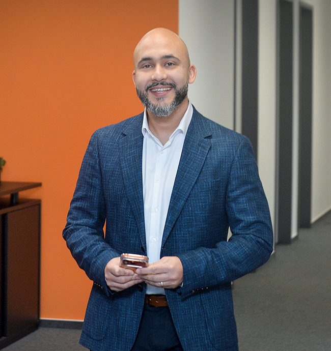 Ibrahim El Batt: Hier lächelt der Geschäftsführer von S&E Mobility, einem Ingenieurbüro aus Dortmund.