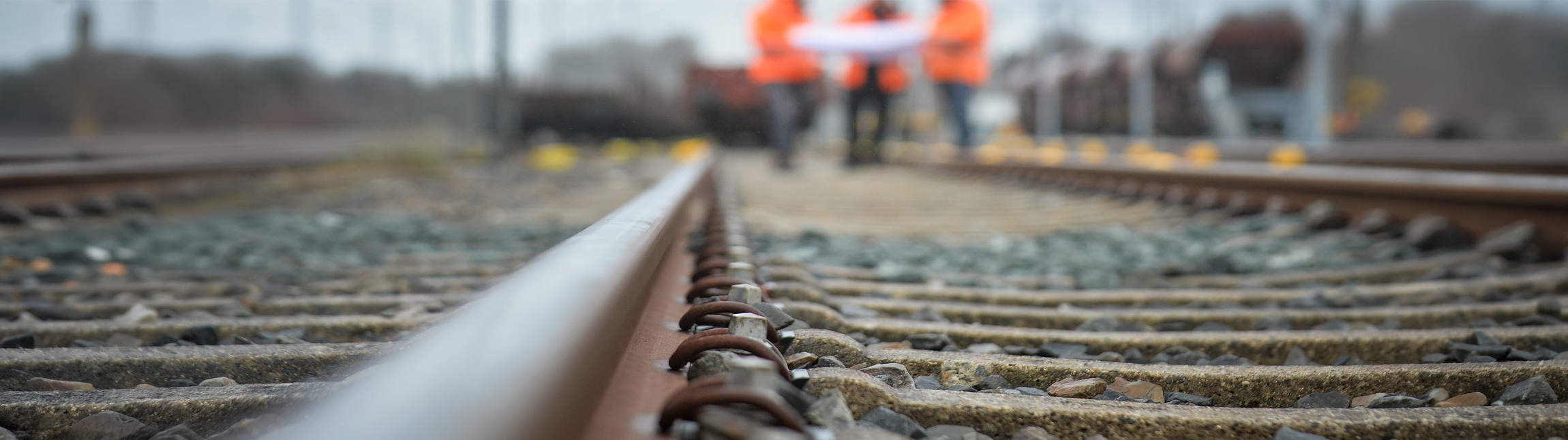 Bei der Bauüberwachung arbeiten wir fokussiert auf der Baustelle und prüfen jeden Schritt.